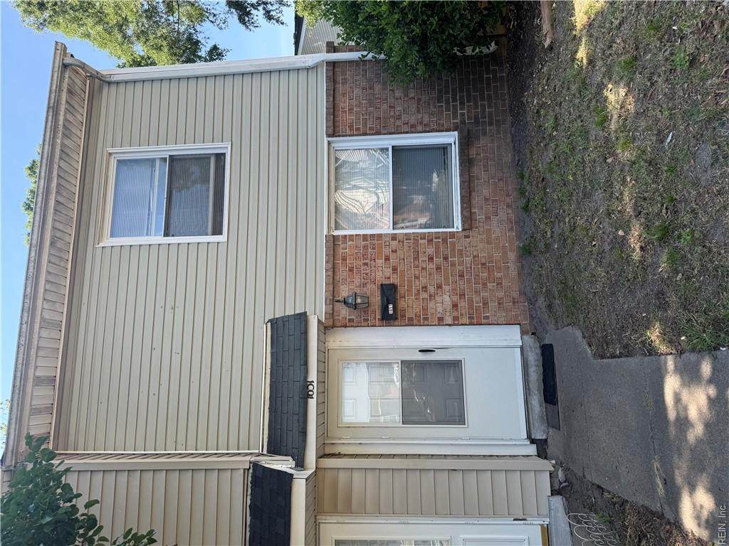 1651 Darren Cir - Photo 1