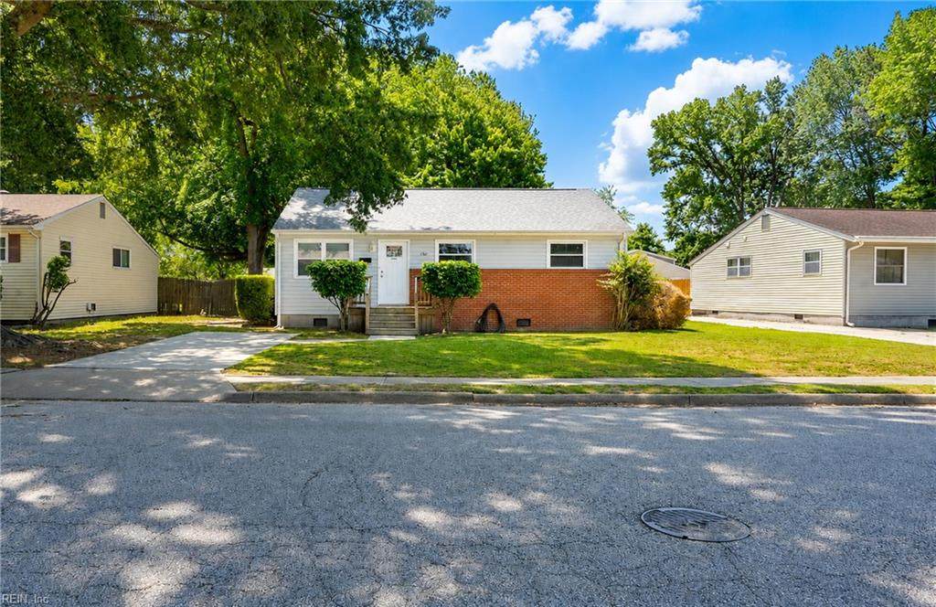 1532 Adams Cir - Photo 1