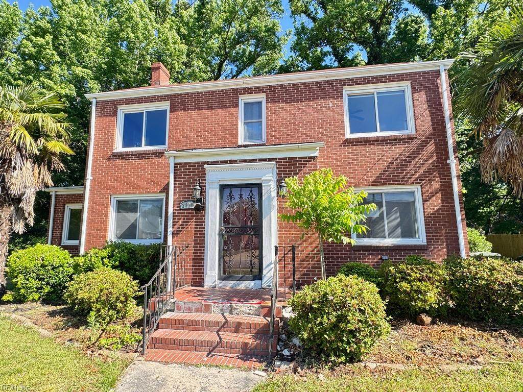 2910 Woodland Ave - Photo 1