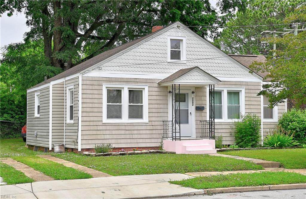 1092 Norview Ave - Photo 1