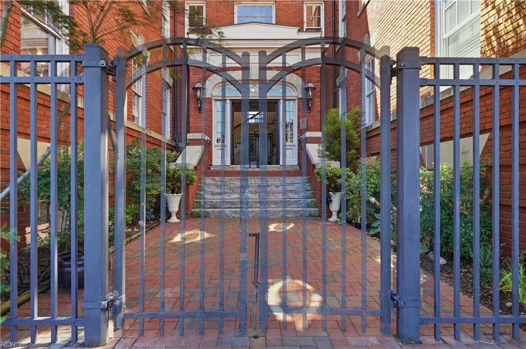 429 York St - Photo 1