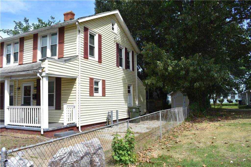 759 32nd St - Photo 1