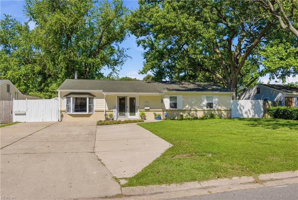 925 Lamplight Ln - Photo 1