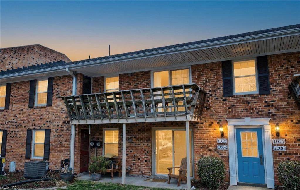 1010 Barclay Sq - Photo 1