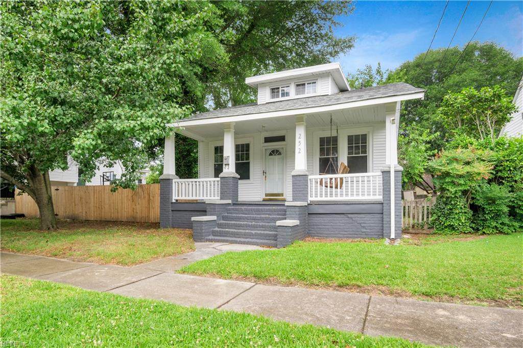 252 Constitution Ave - Photo 1