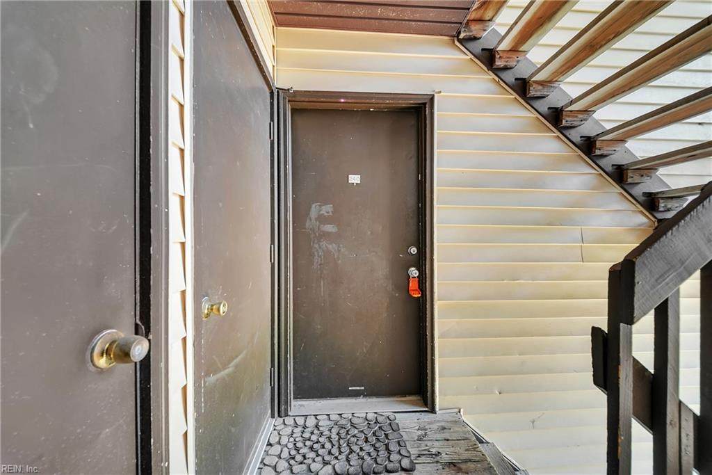 240 Pacific Dr - Photo 1