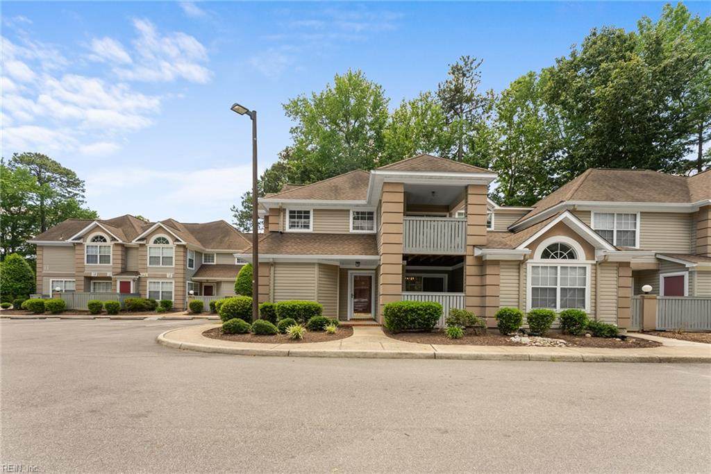 315 Gainsborough Sq - Photo 1