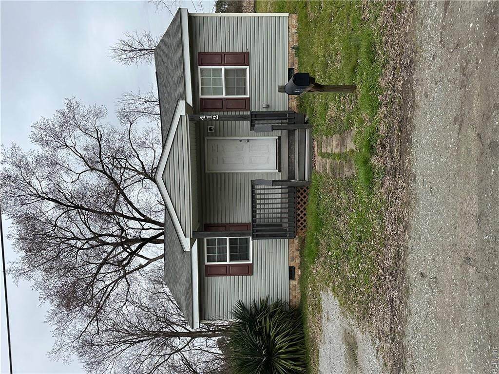 412 Pleasant St - Photo 1