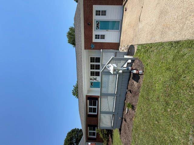 30 Holiday Dr - Photo 1
