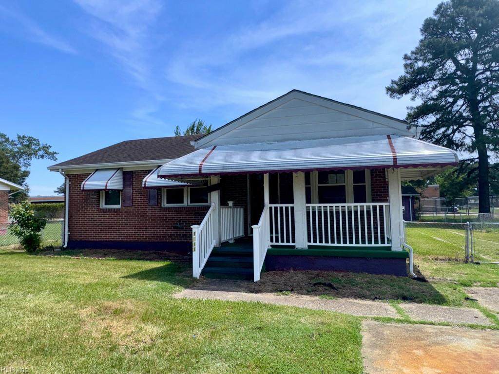 1511 Ekstine Dr - Photo 1