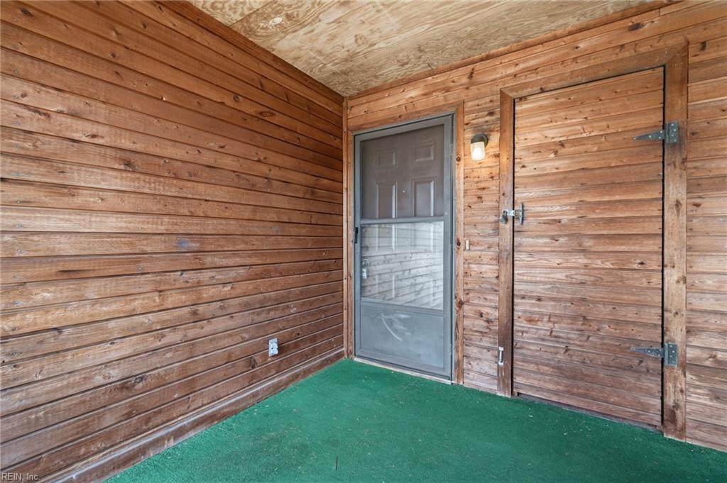 4734 Race St - Photo 1