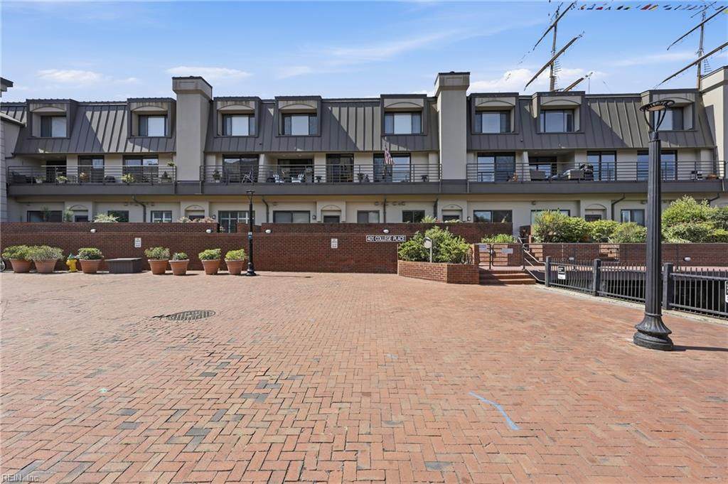 401 College Pl - Photo 1