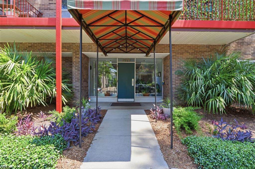 1024 Gates Ave - Photo 1