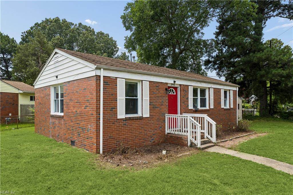 2916 Berkley Ave - Photo 1