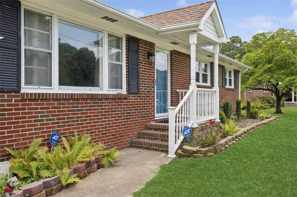 224 Essex Dr - Photo 1