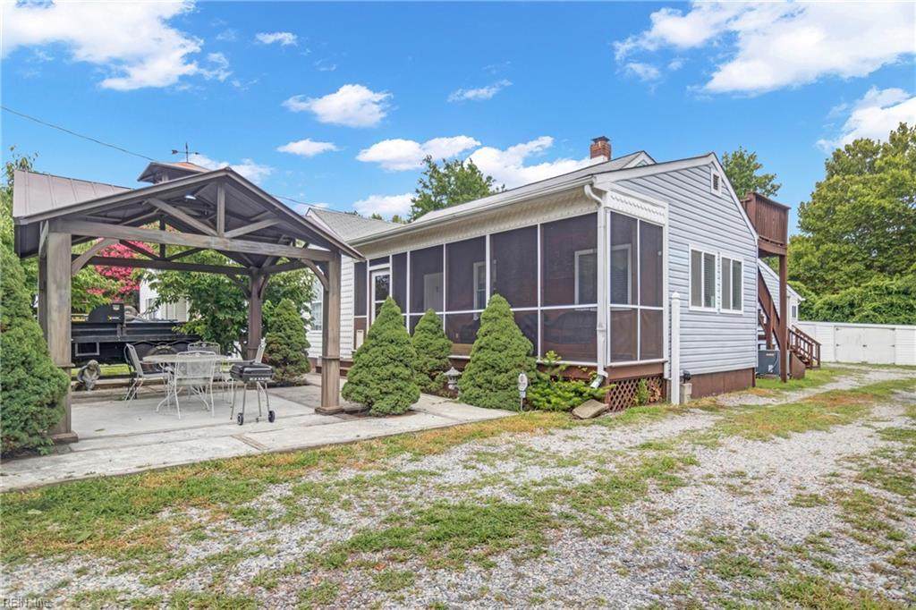 1027 Winward Rd - Photo 1