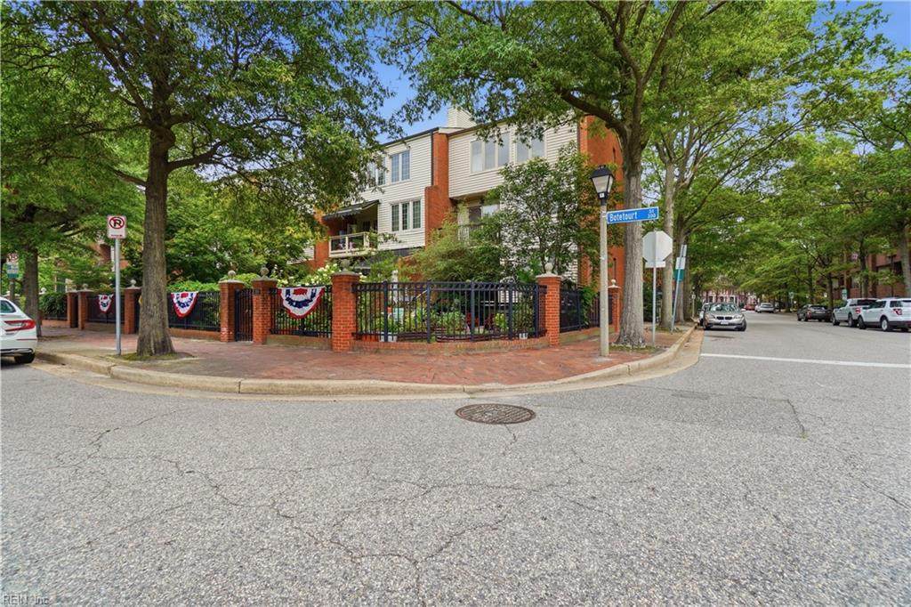 300 Botetourt St - Photo 1