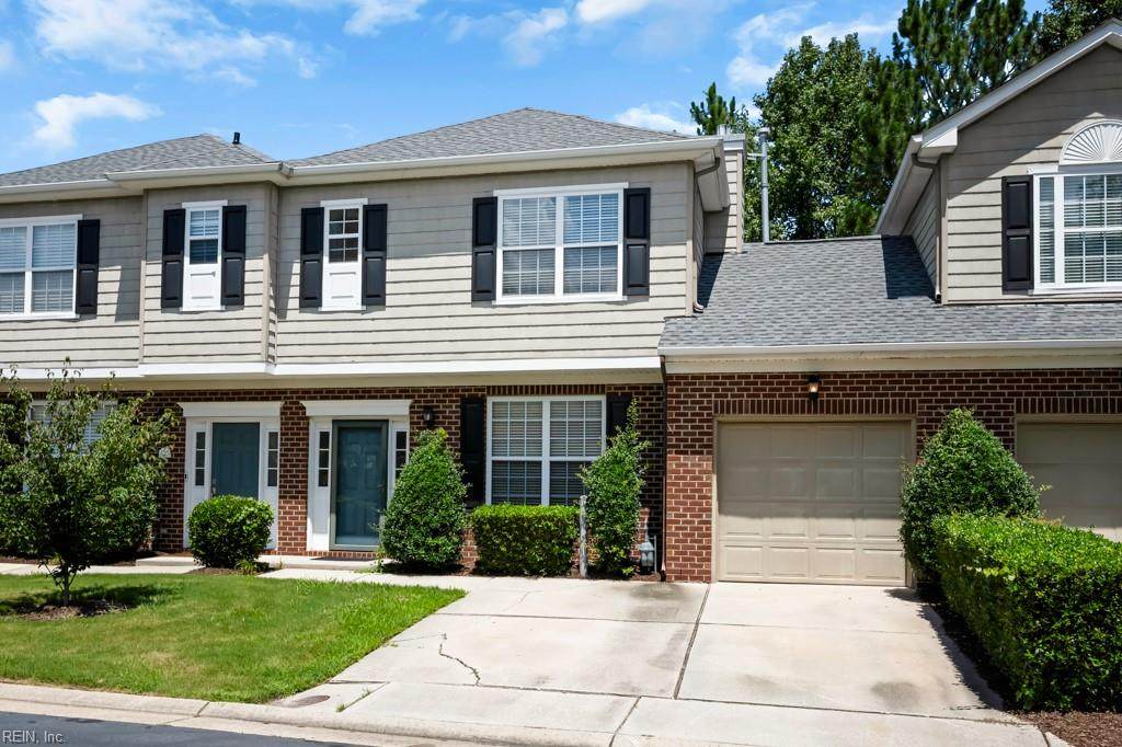 1470 Otterbourne Cir - Photo 1