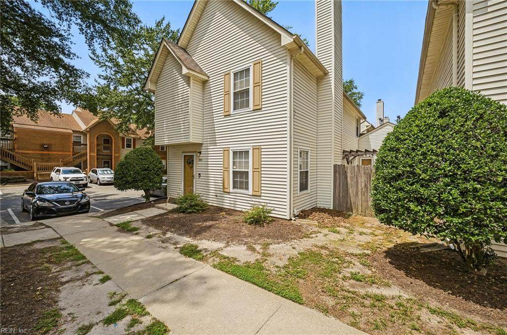 832 Gas Light Ln - Photo 1