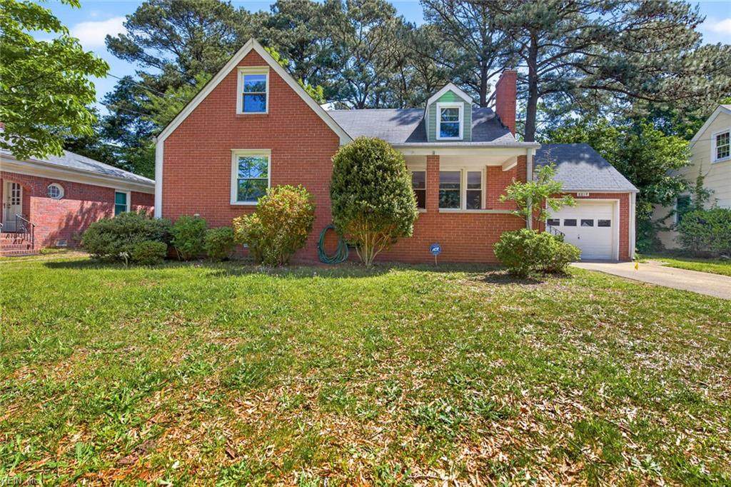 8814 Commodore Dr - Photo 1