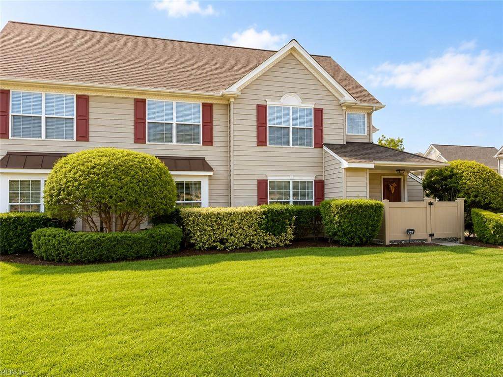704 Lakeside Dr - Photo 1