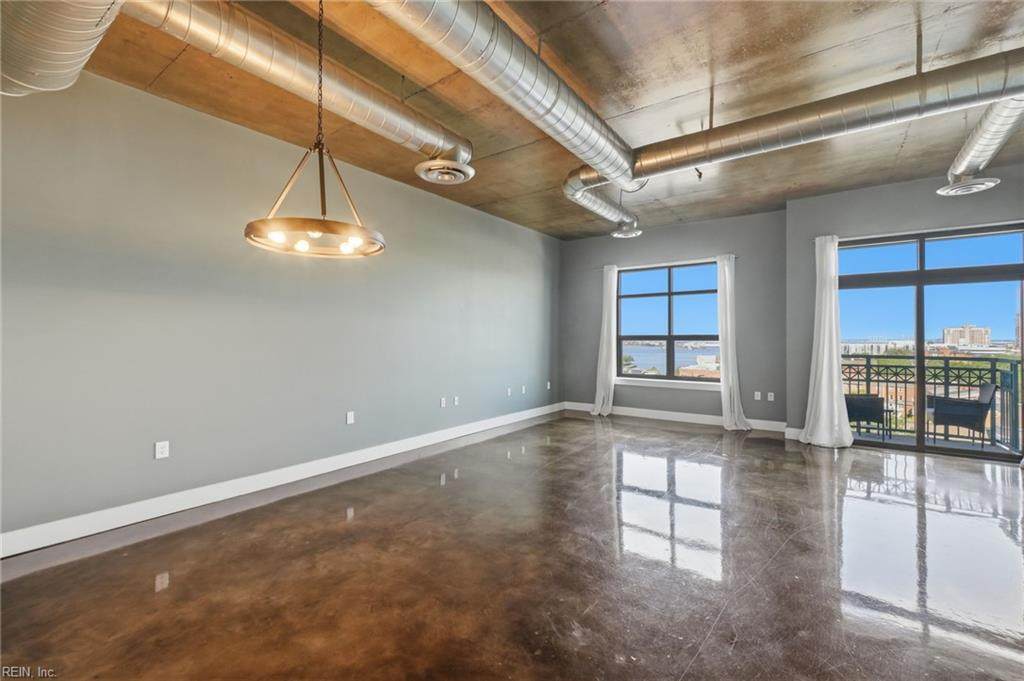 123 College Pl - Photo 1