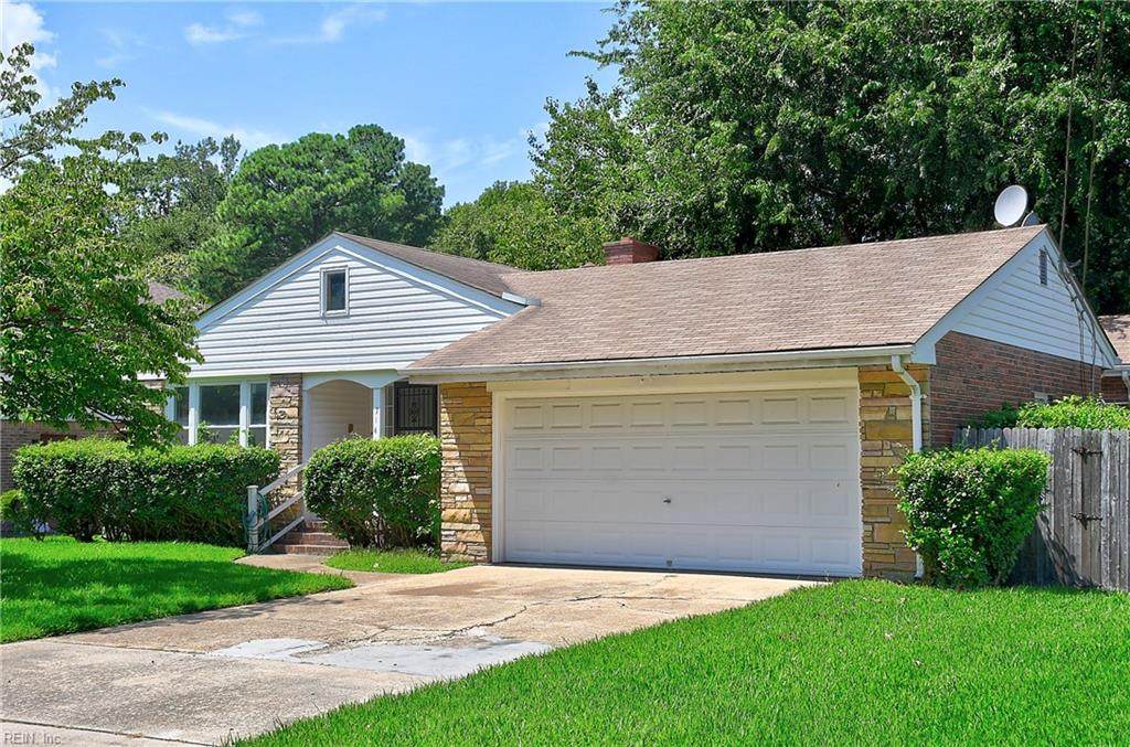 714 Edinburg Ave - Photo 1