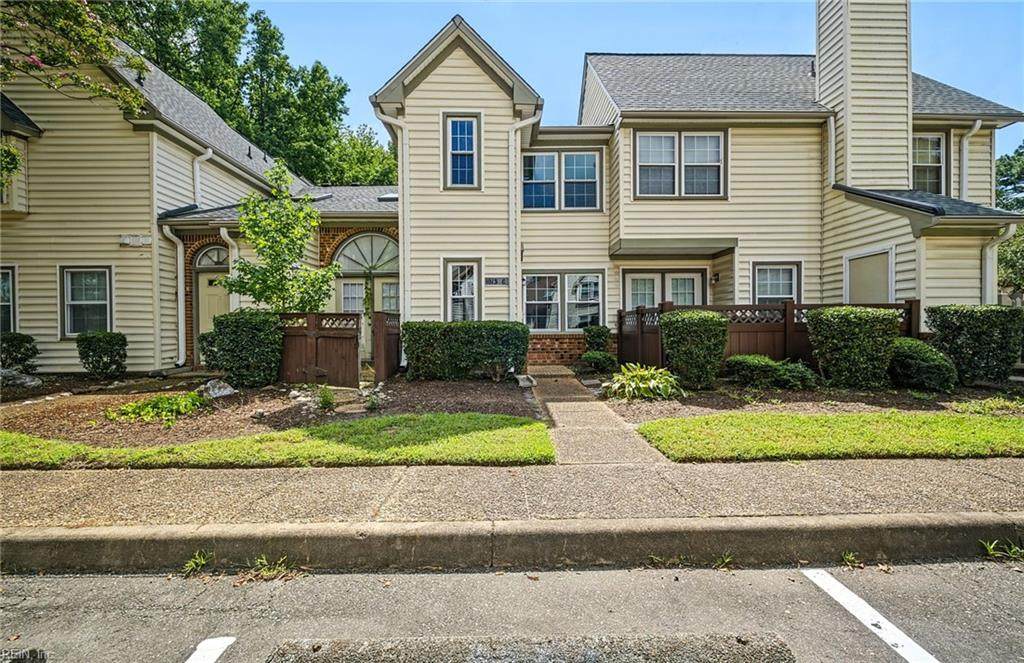 1013 Saint Andrews Way - Photo 1