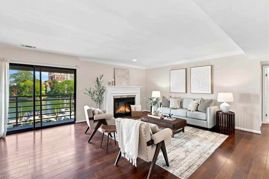 401 College Pl - Photo 1