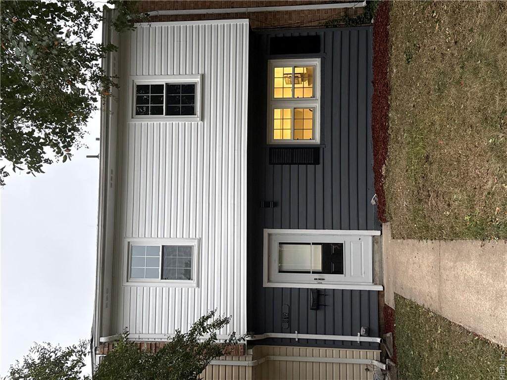 872 Westminster Ln - Photo 1