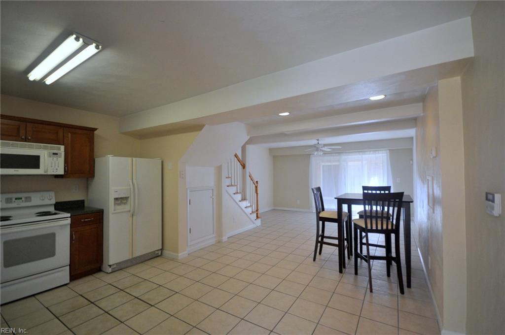 1142 Hillside Ave - Photo 1