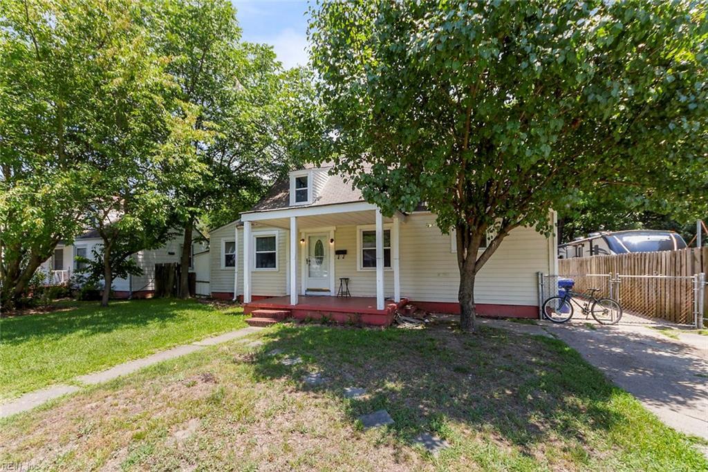631 Surry St - Photo 1