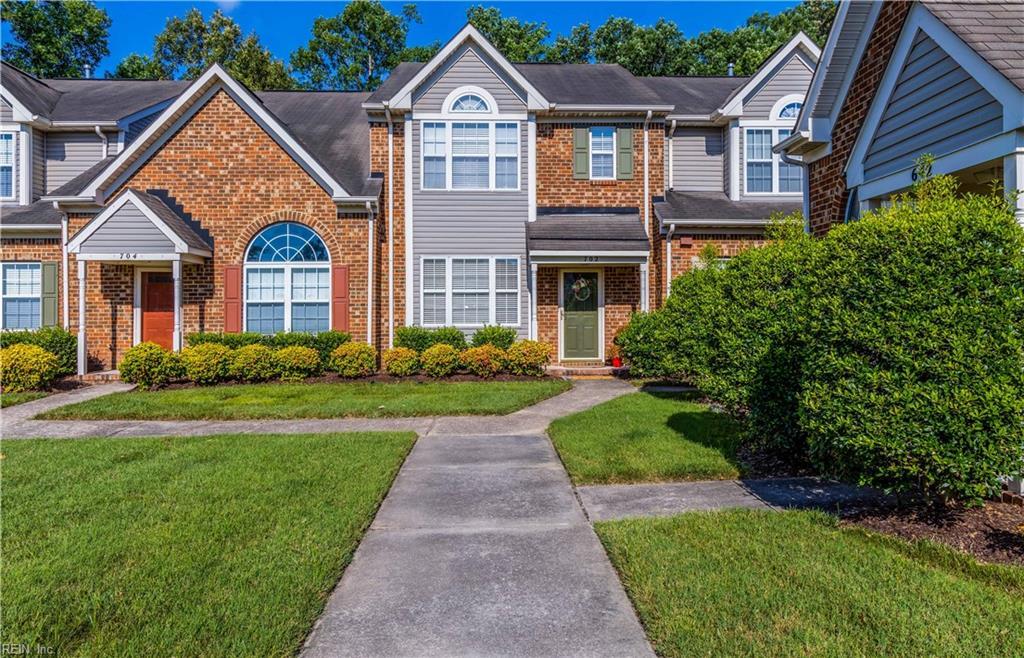 702 Lake Cir - Photo 1