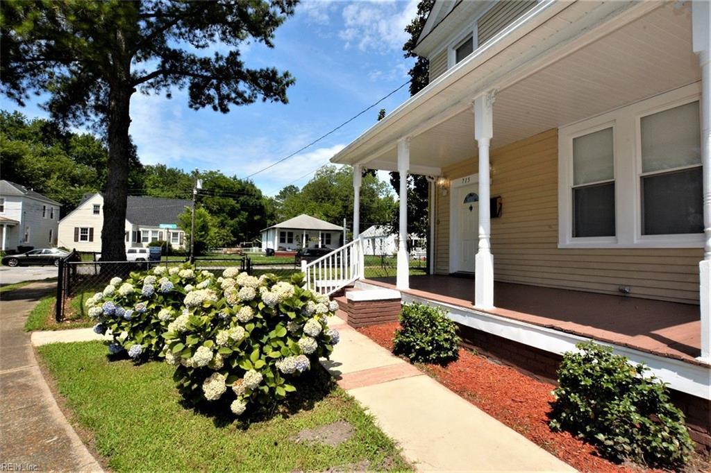 715 Flanders Cir - Photo 1