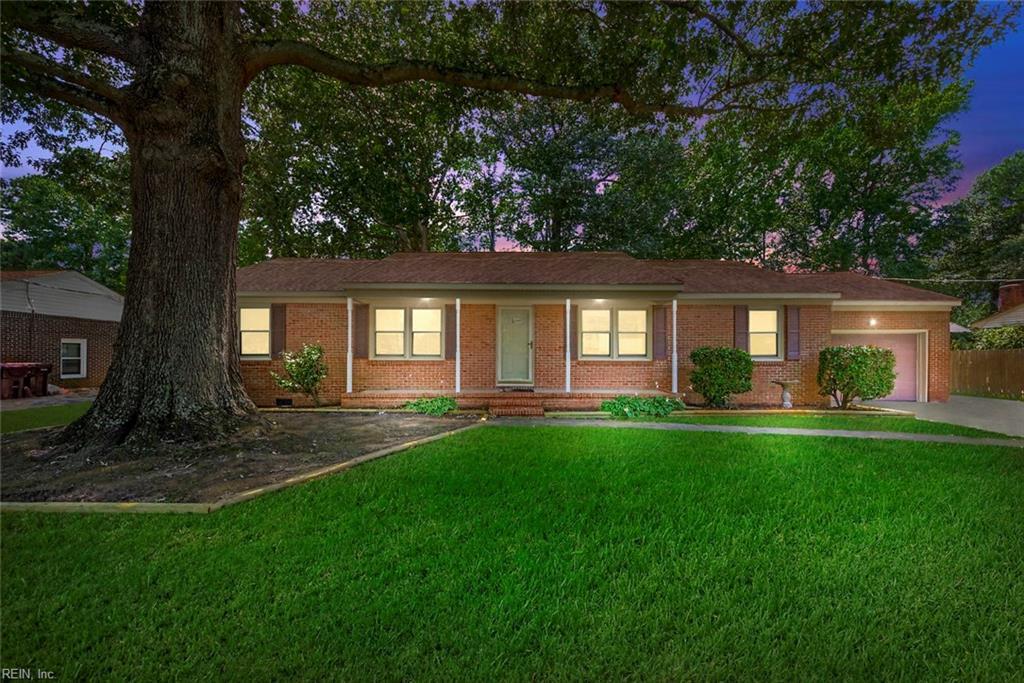 1212 Kingsway Dr - Photo 1