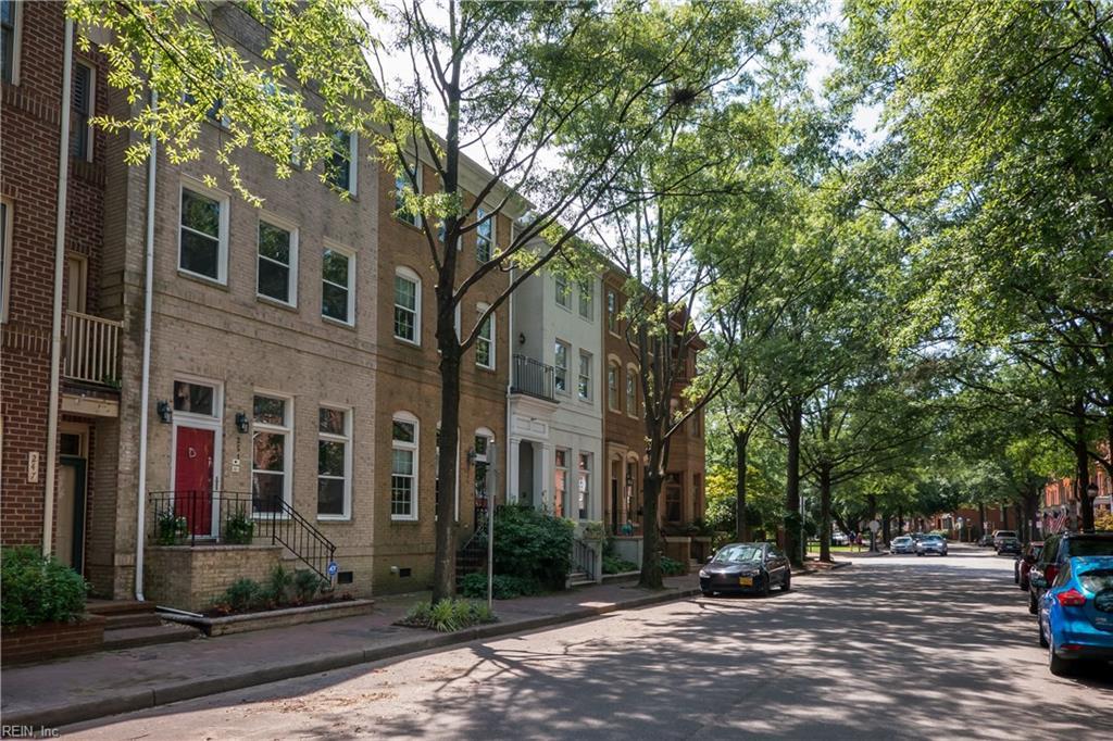 251 College Pl - Photo 1