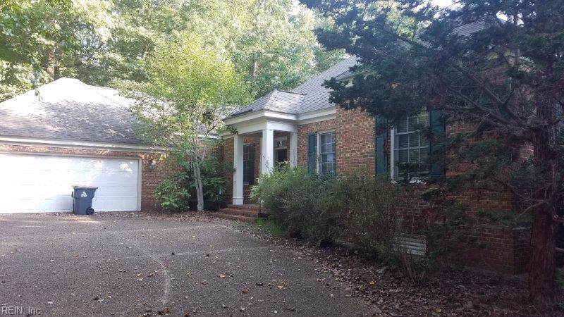 109 Pinehurst - Photo 1