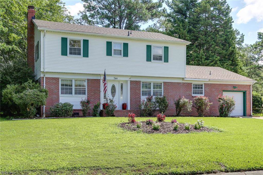 744 Queen Elizabeth Dr - Photo 1