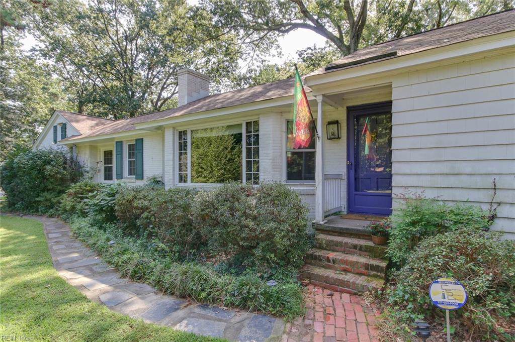 1021 Bay Colony Dr - Photo 1