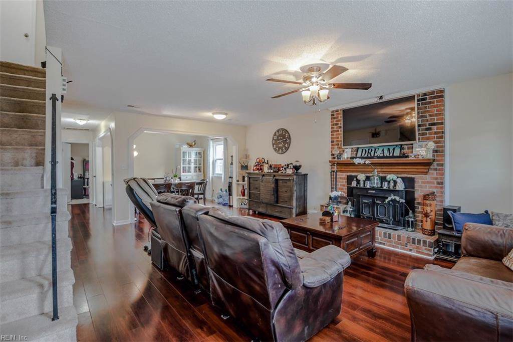 1936 Aquamarine Dr - Photo 1