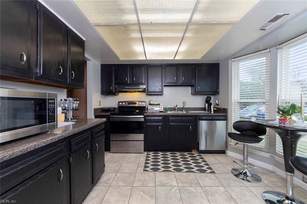 961 Northwood Dr - Photo 1