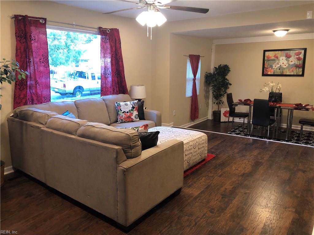 900 Stewart St - Photo 1