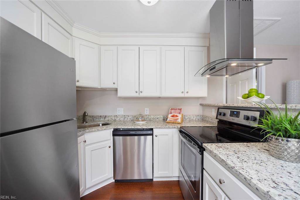 823 77th St - Photo 1