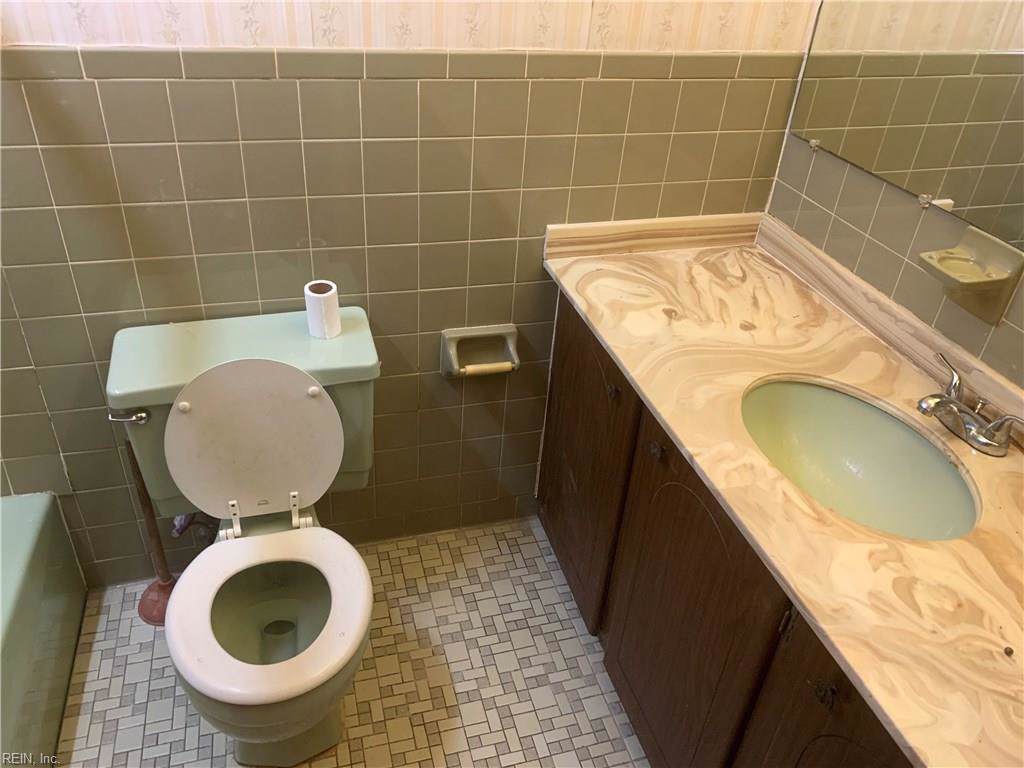 1324 Hampton Dr - Photo 1