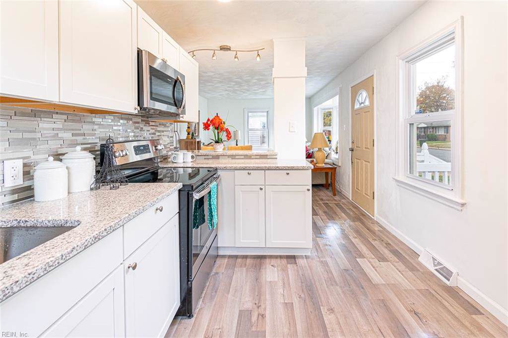633 Bell St - Photo 1