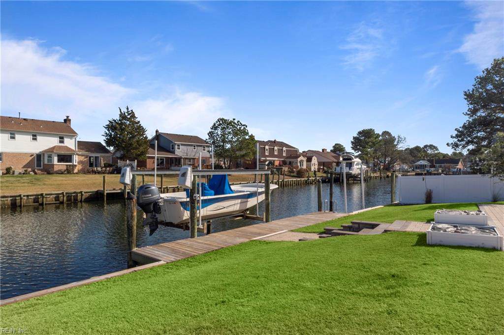 2124 Admiral Dr - Photo 1