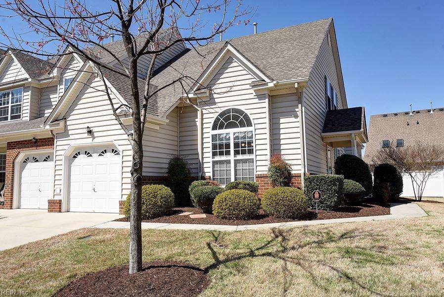 921 Hunley Dr - Photo 1