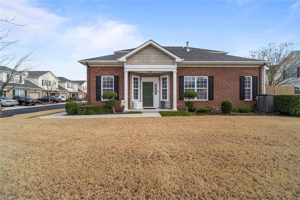 5333 Fareham Ln - Photo 1