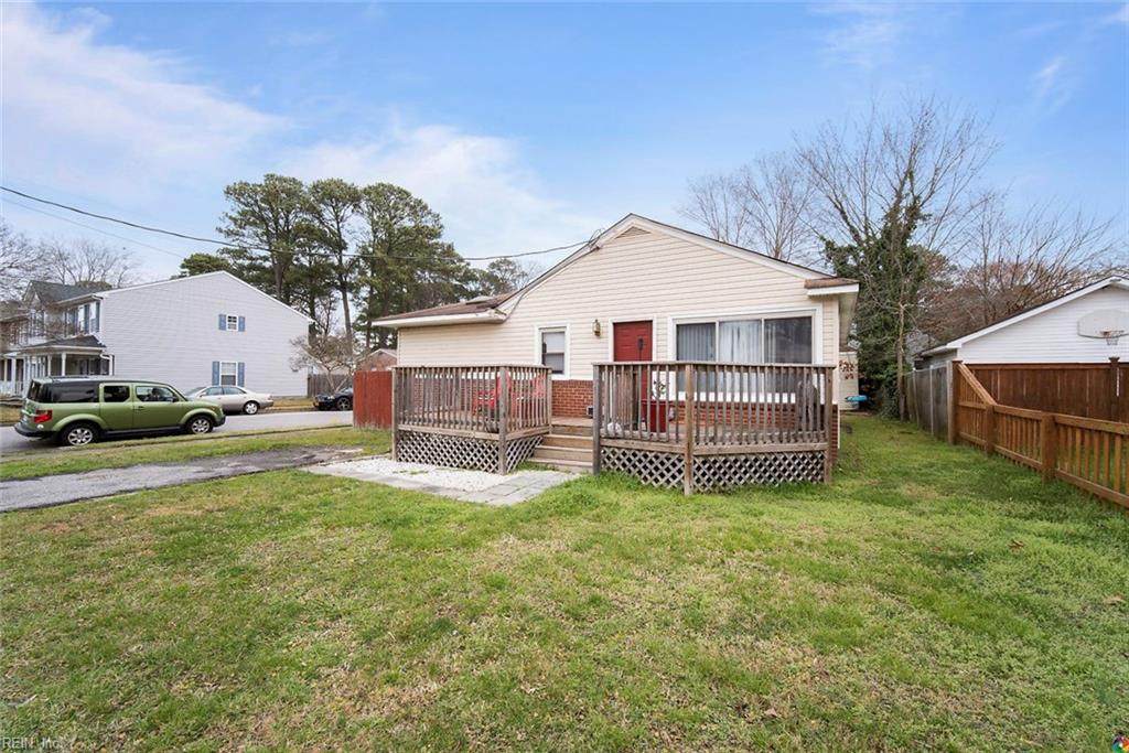 1120 Clarence St - Photo 1