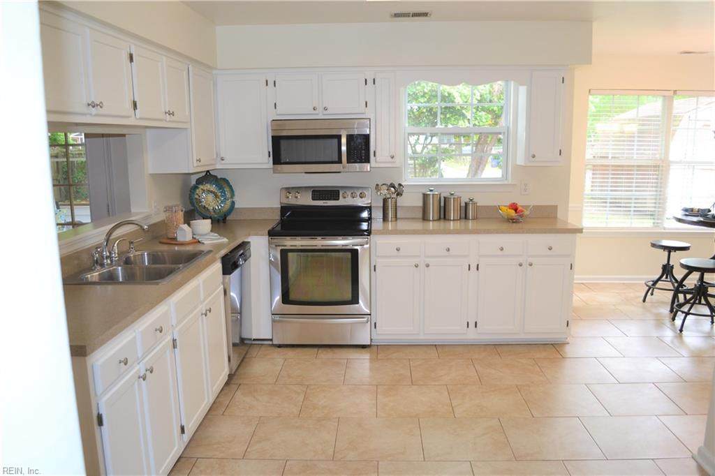 1449 Longwood Dr - Photo 1 1449 Longwood Dr - Photo 1